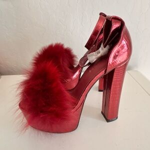 AKIRA Azalea Wang Mingle Burgundy Faux Fur Platform Sandals, Sz 7 NIB (Defect)